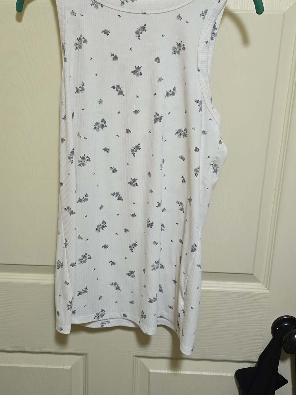 torrid White Ribbed Tank Top with Small Gray Floral Print